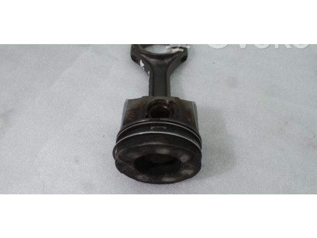 Píst 0687776302, GM419 Opel Astra K