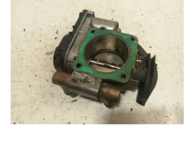 Дроссельная заслонка 058133063b   Audi A4 S4 B5 8D