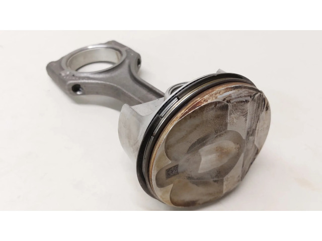 Píst 9A11031400R   Porsche Cayman 981  pro benzínový motor 3.4  