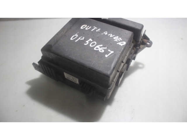 Блок предохранителей     Mitsubishi Outlander    