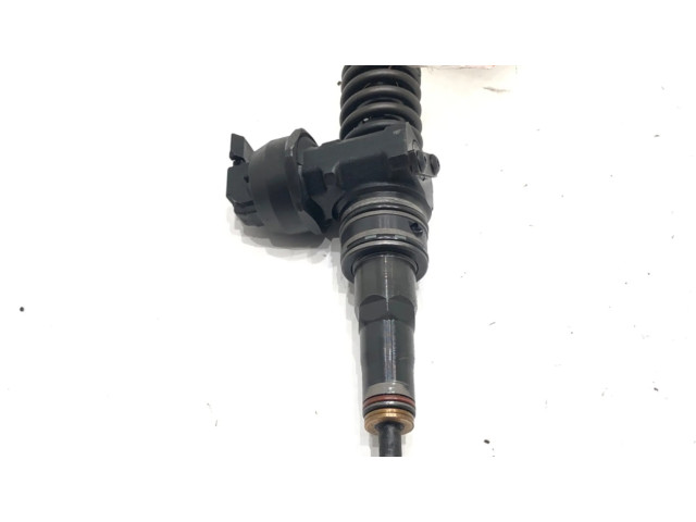 Vstřikovač 038130073B Audi A6 Allroad C5 pro naftový motor 1.9
