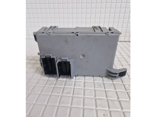 Блок предохранителей 28340956, 28340956 Opel Combo D