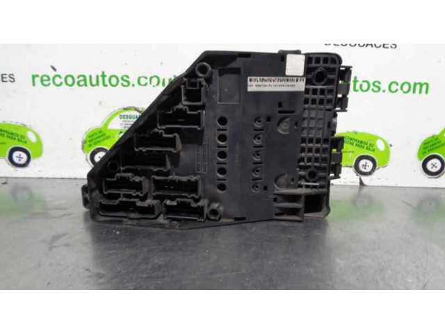 Блок предохранителей YQE000730   Rover Streetwise    