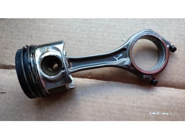 Píst 83L82 Audi A6 S6 C6 4F pro naftový motor 3.0