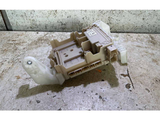 Блок предохранителей 827300H030A, 5K251851 Peugeot 108