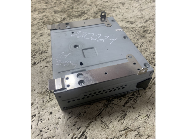 Радио/ проигрыватель CD/DVD / навигация