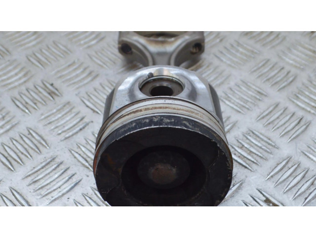 Píst 132010R011, 131010R060 Toyota RAV 4 (XA30) pro naftový motor 2.2