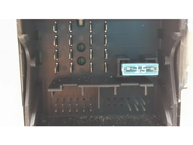 Радио/ проигрыватель CD/DVD / навигация