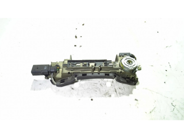 Передний держатель / кронштейн для внешней ручки открытия