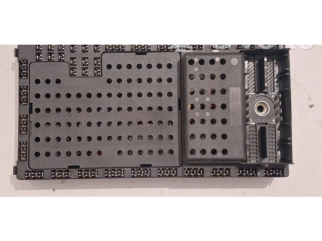 Блок предохранителей 8645729, 8688153 Volvo V70