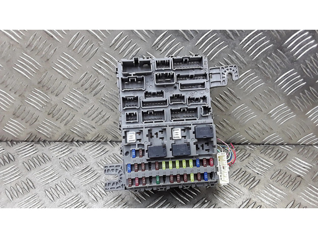 Блок предохранителей sjhe013 Honda FR-V
