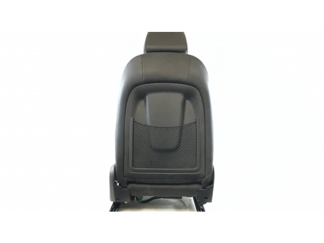 Переднее сиденье водителя