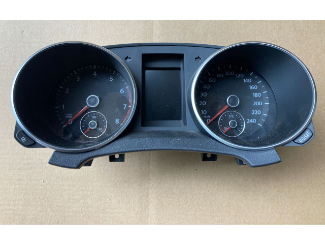 Панель приборов 5K0920862 Volkswagen Golf VI