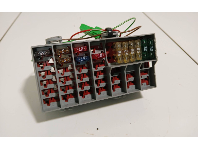 Блок предохранителей  8637669   Volvo XC90    