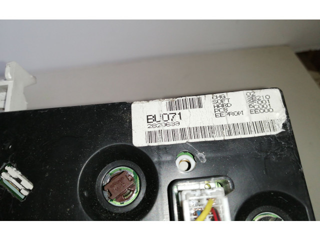 Přístrojová deska Nissan Almera Tino 2001 BU071, 2820639