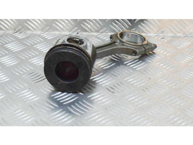 Píst 8631505, 31339777 Volvo V40 pro naftový motor 2.0 D 5204 T4