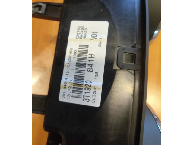 Панель приборов 3T1920841H, 1052501802 Skoda Superb B6 (3T)