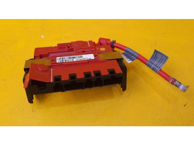 Плюсовый провод (аккумулятора)