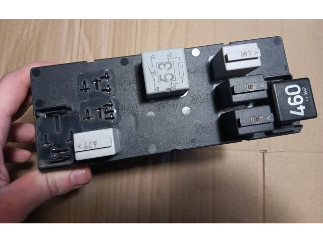 Блок предохранителей H32S0401, 1K0937049P Volkswagen Caddy