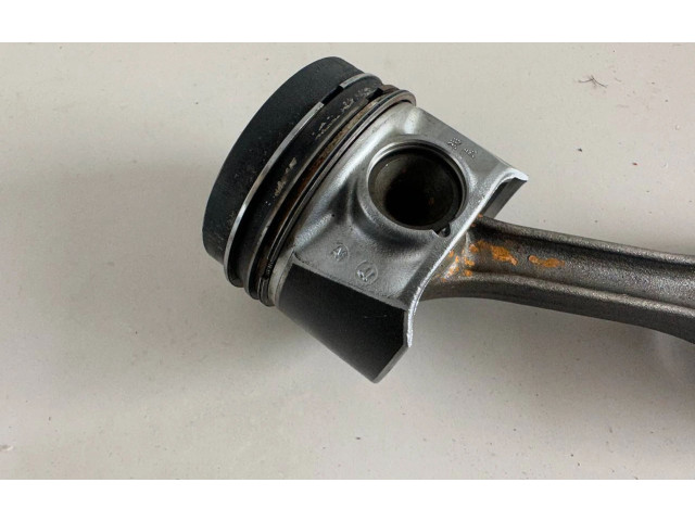 Поршень с шатуном 03LADE Skoda Octavia Mk3 (5E)