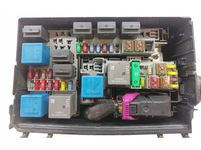 Блок предохранителей     Opel Meriva B    