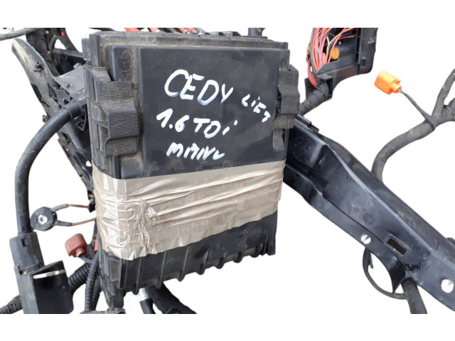   Pojistková skříňka 1K0937820B, 1K0937804L   Volkswagen Caddy 2013