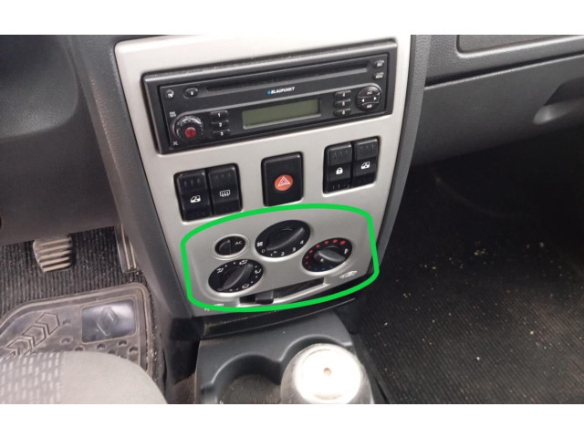 Блок управления климат-контролем    Dacia Logan I