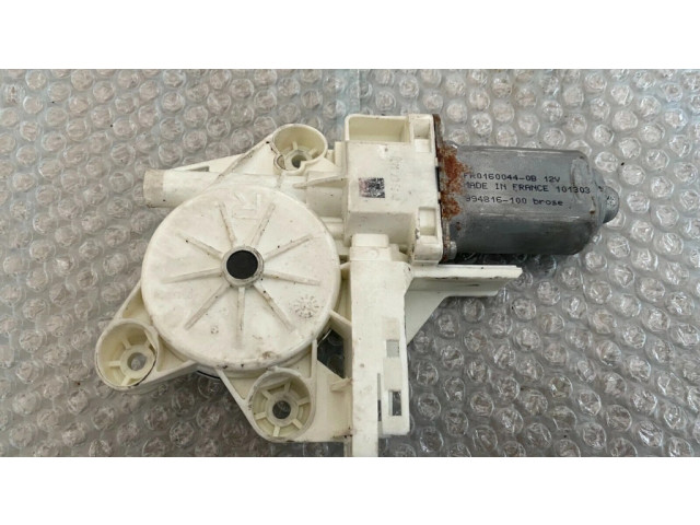 Передний двигатель механизма для подъема окон