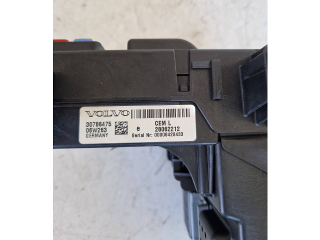Блок предохранителей 30786475, 28062212   Volvo S60    