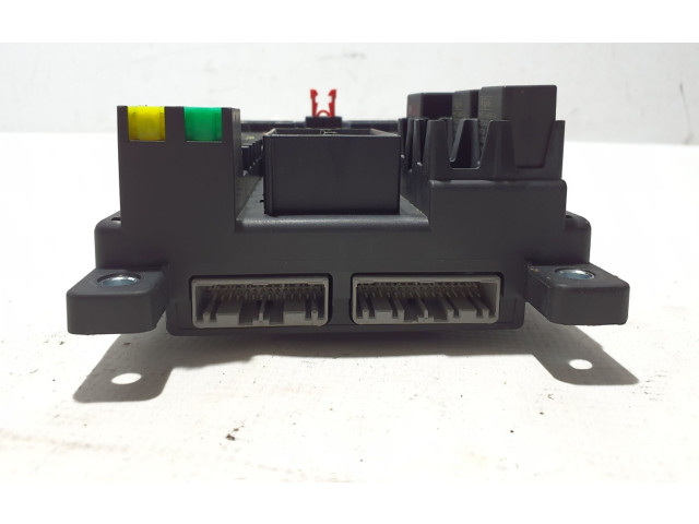 Блок предохранителей FK7214F041AB Land Rover Discovery Sport