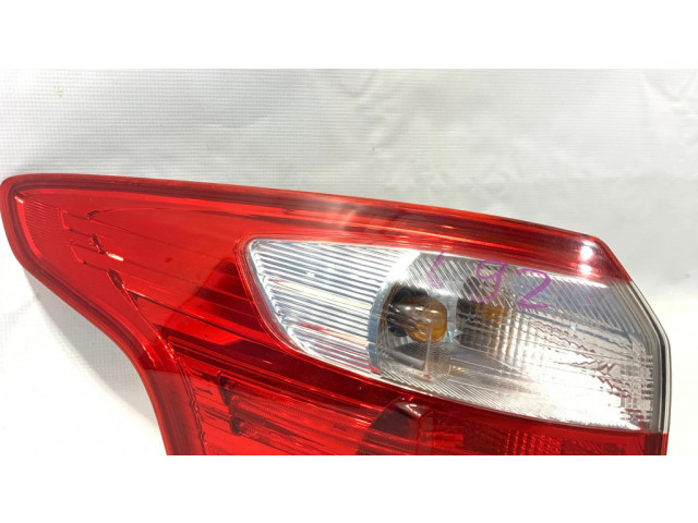 Задний фонарь левый сзади     Ford Focus   2010-2017 года
