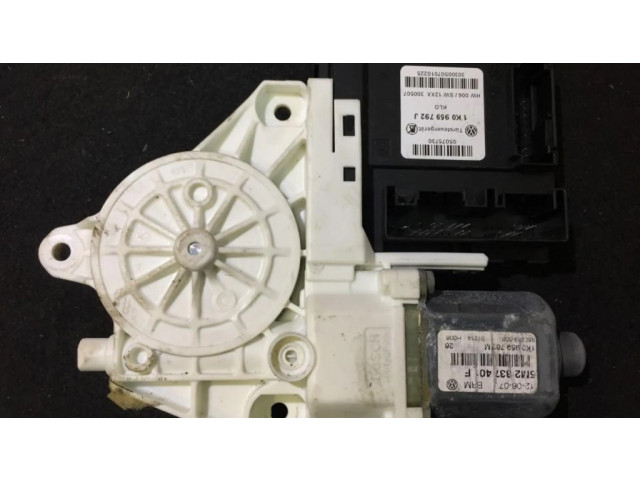 Передний двигатель механизма для подъема окон