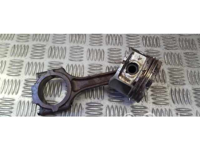 Píst Alfa Romeo 156 pro benzínový motor 1.8