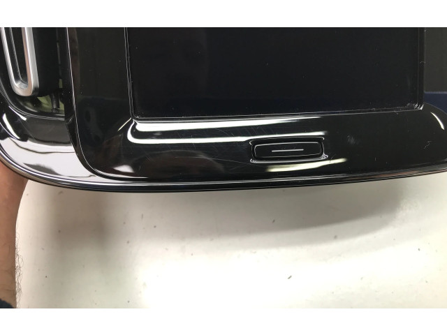 Дисплей 32350422 Volvo XC40