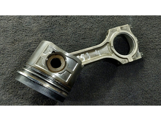 Píst BMW X5 E53 pro naftový motor 3.0