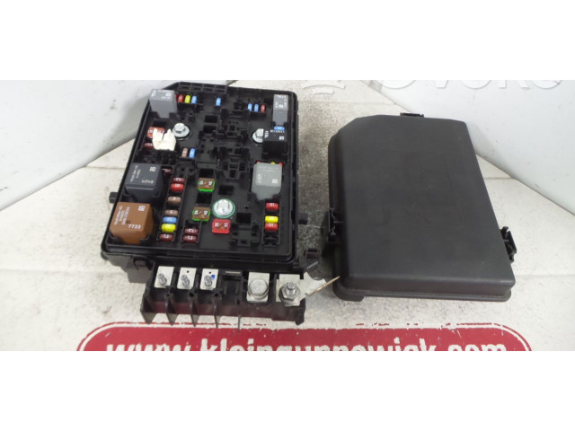 Блок предохранителей 39040849 Vauxhall Astra K