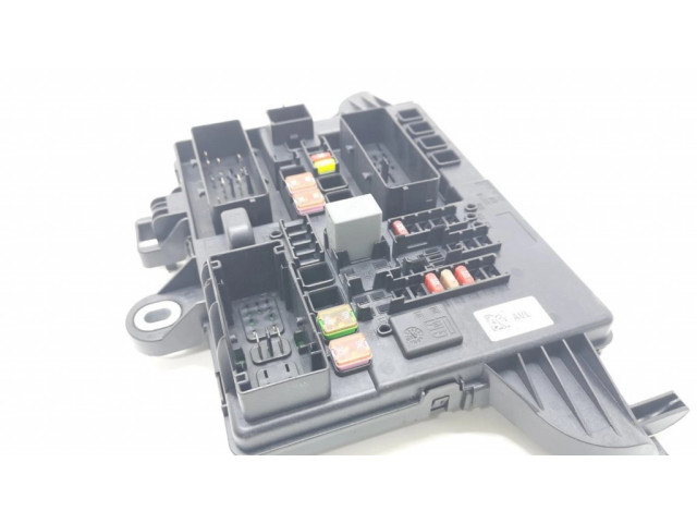 Блок предохранителей 13255300, 22933570 Opel Insignia A