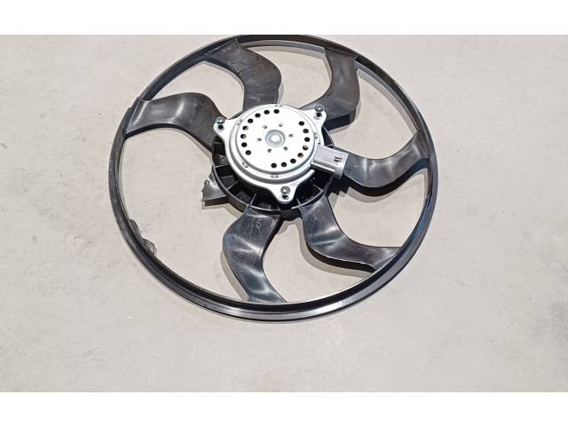 Вентилятор радиатора 8052M00000 Dacia Sandero