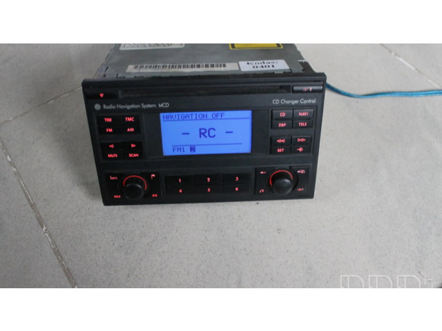 Радио/ проигрыватель CD/DVD / навигация