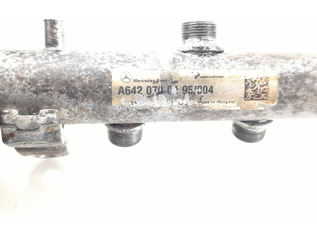 Vstřikovací lišta 6420700495, 6110780449 Mercedes-Benz GL X164 OM 642.940