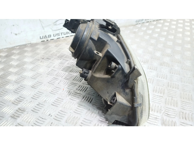 Передняя фара  