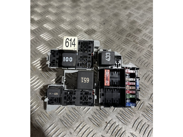   Pojistková skříňka 7L0937503D   Volkswagen Touareg II 2012