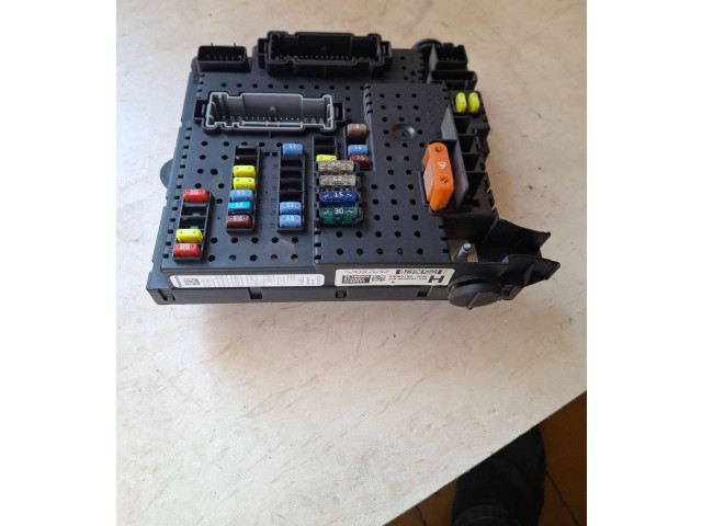 Блок предохранителей 30786646, 07W052 Volvo S60