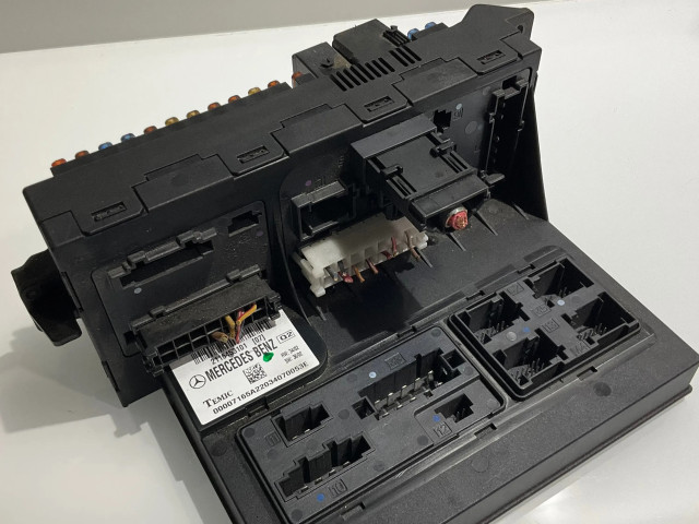 Pojistková skříňka 2115453101, 00007165A2 Mercedes-Benz E W211 2004