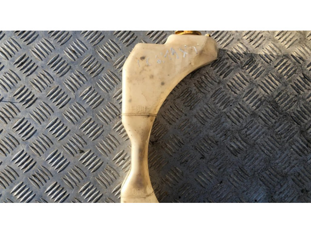 Бачок оконной жидкости