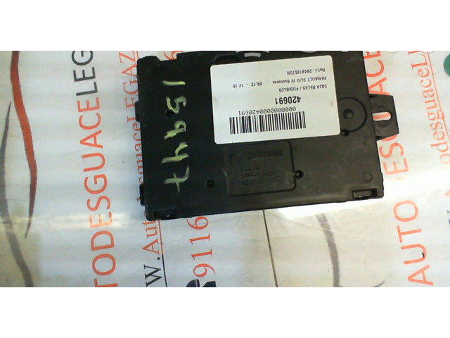 Блок предохранителей 284B19573R Renault Clio III