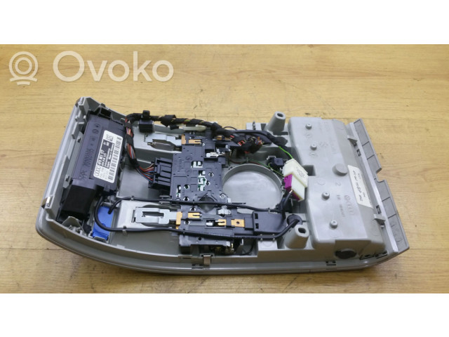 Фонарь освещения передних мест