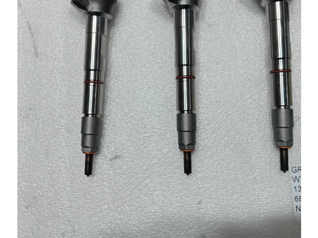 Комплект форсунок 05L130277E, 0445110835 Skoda Octavia Mk4