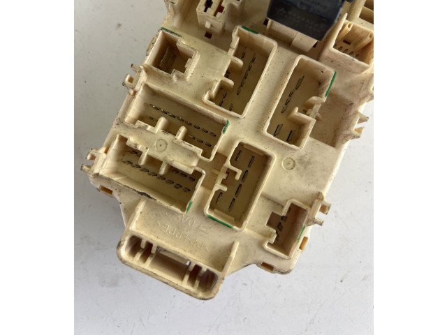 Pojistková skříňka Mitsubishi Pajero 2003