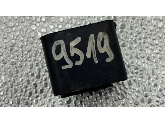 Держатель стойки (передняя)